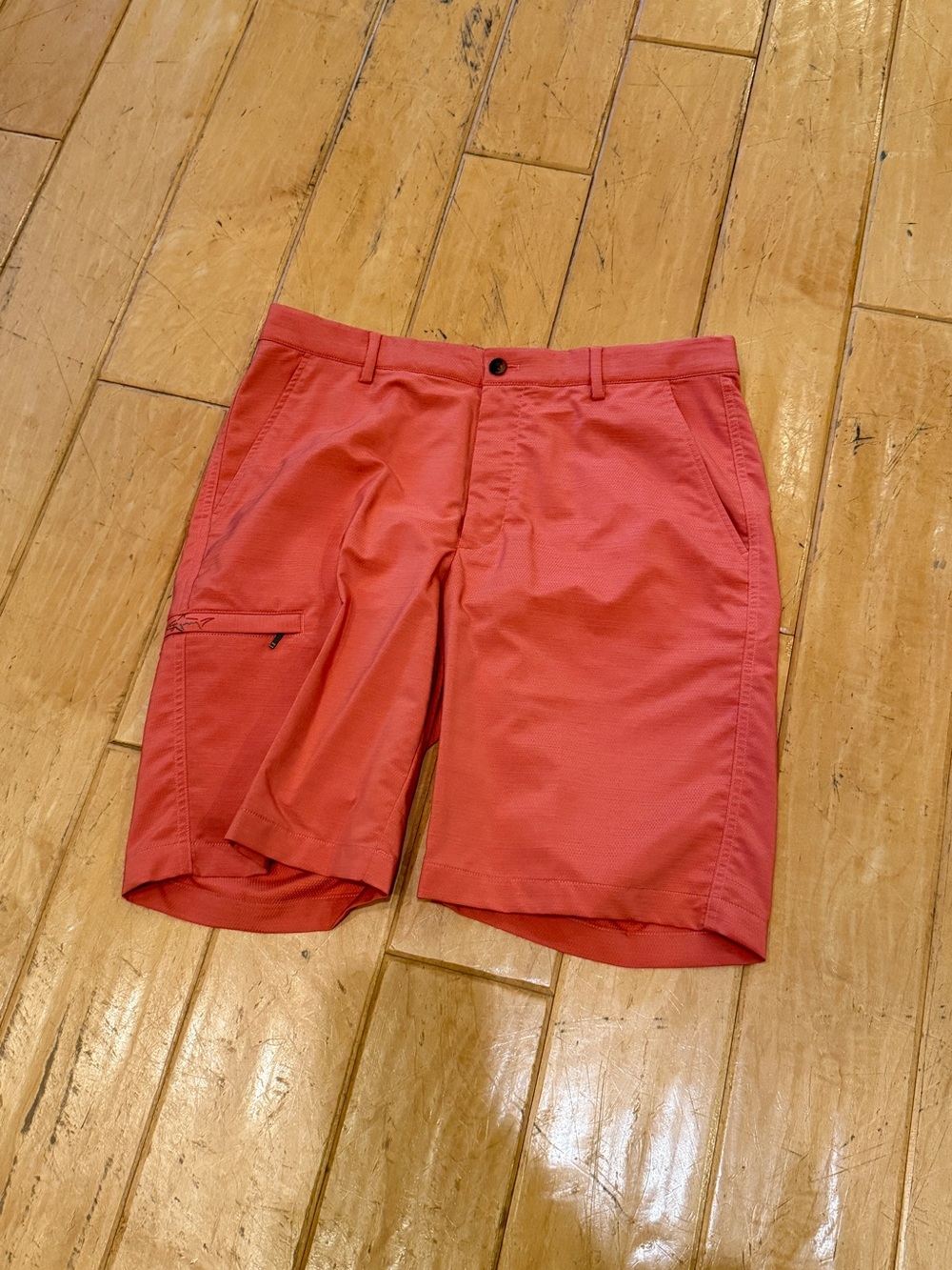 Greg Norman Men’s Performance Golf Shorts Size 32 Coral Stretch Zip Pocket - Picture 2 of 4